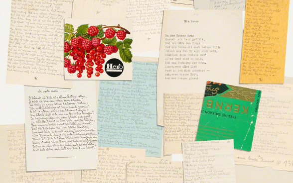 Das Bild zeigt verschiedene Archivdokumente.