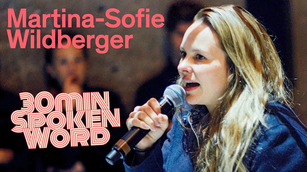 Martina-Sofie Wildberger lors de sa performance spoken word I WANT TO SAY SOMETHING, présentée à Rome en 2018.