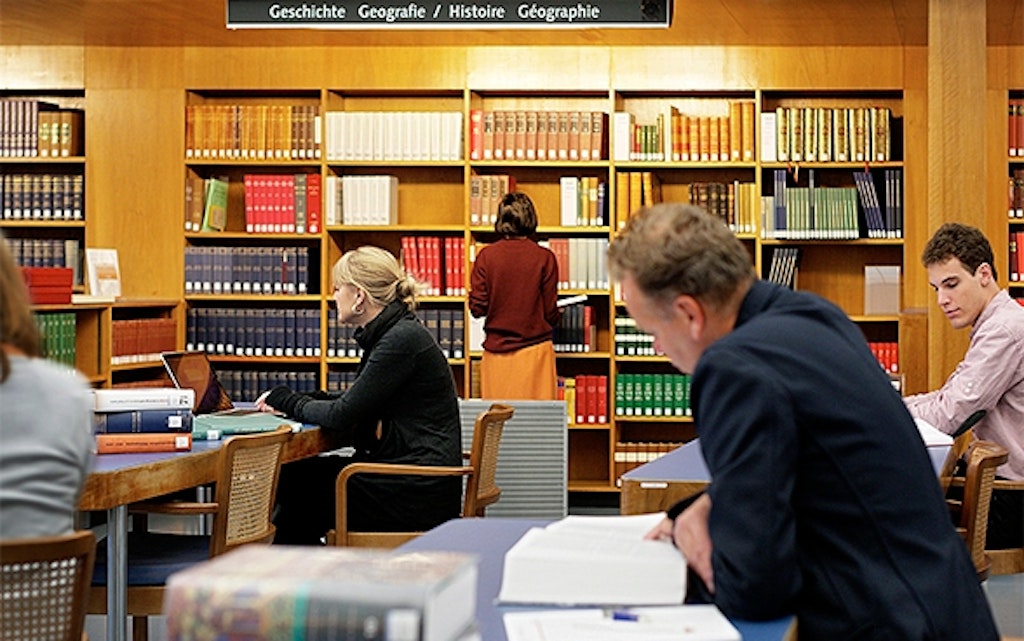 Des places de travail gratuites à la Bibliothèque nationale suisse.